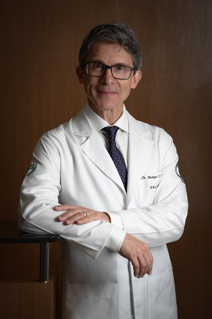 Dr.Rodrigo_Oliveira_Santos_Cirurgia-Cabeca-Pescoco
